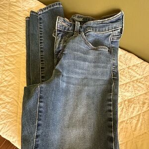 Women’s universal thread skinny jeans